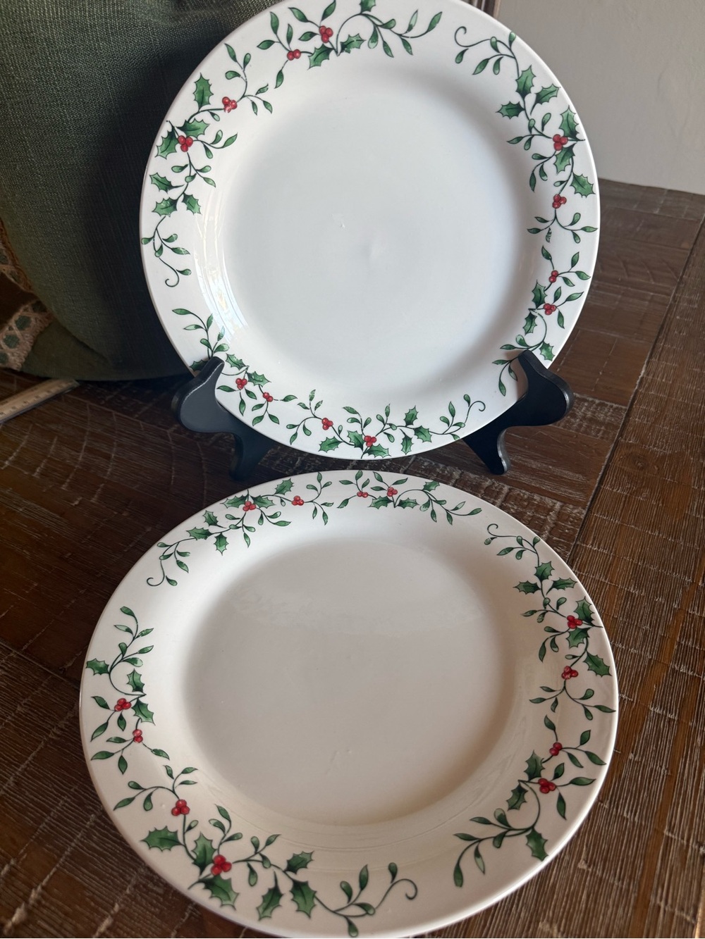Royal Seasons Stoneware Christmas Holly & Berries Dinner Plates Set of 2